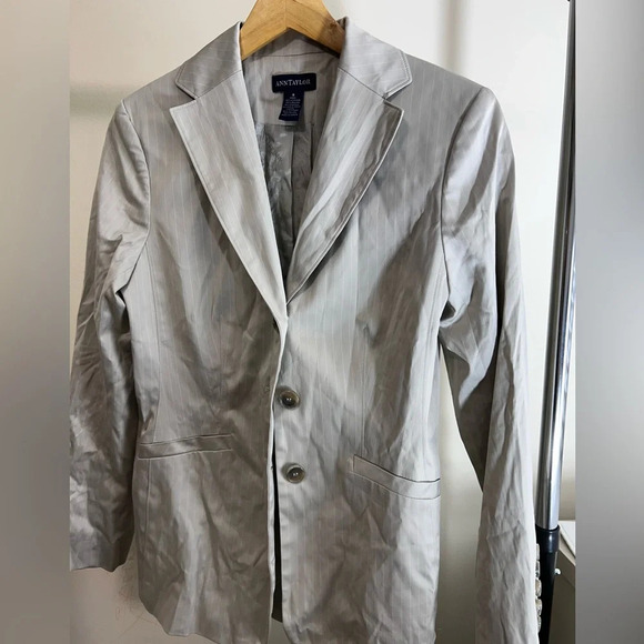 Ann Taylor Jackets & Blazers - ANN TAYLOR Blazer Size 8